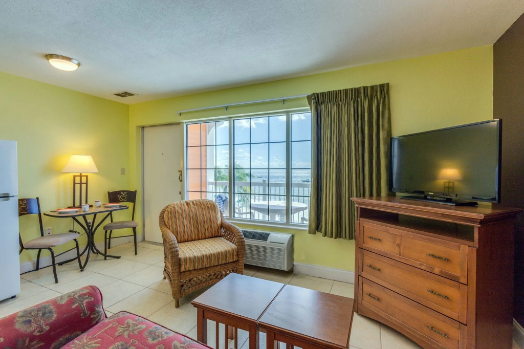 Pierview Hotel and Suites