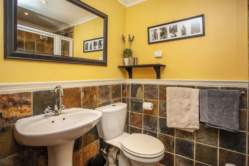 Toms Guest House