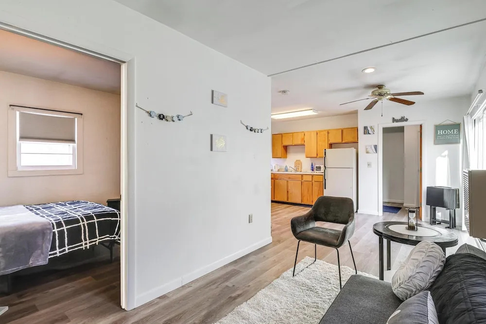 3 Mi to Belmont Stakes! Pet-friendly Home w/ Patio