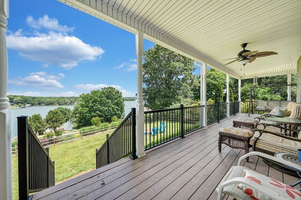 Lake Lookout - Private Home With Lake Views & Game Room