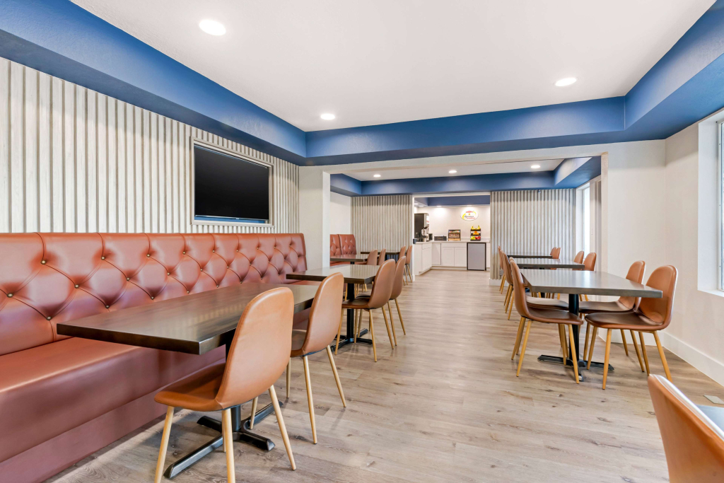 Super 8 by Wyndham Orlando Near Florida Mall