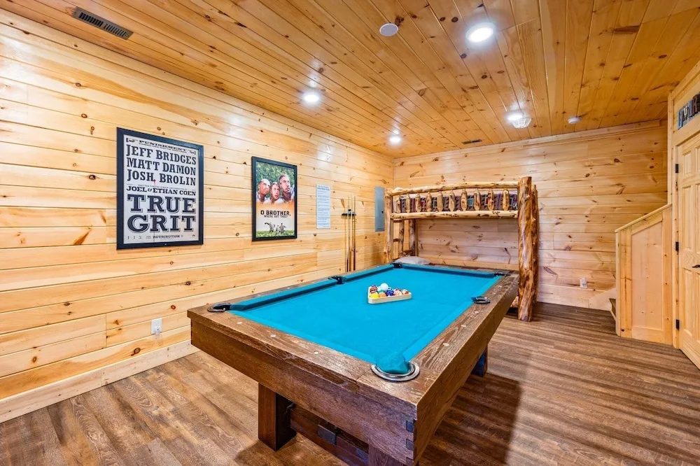 Gatlinburg Views Lodge 5 Bedroom Cabin