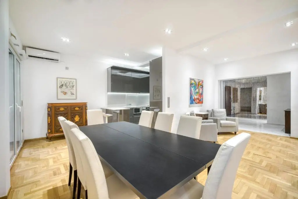 Stunning Central 170m2 3 Bedroom 3 Bathroom, Sleeps 10 Guests