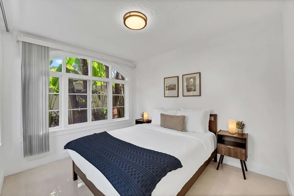 Spacious Stylish 2BR Retreat Near Victoria Park