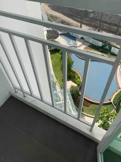 Lovely 1 Bedroom Condo with Balcony