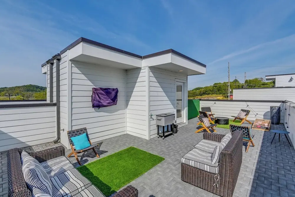 Nashville Townhome w/ Rooftop Balcony & Game Room!