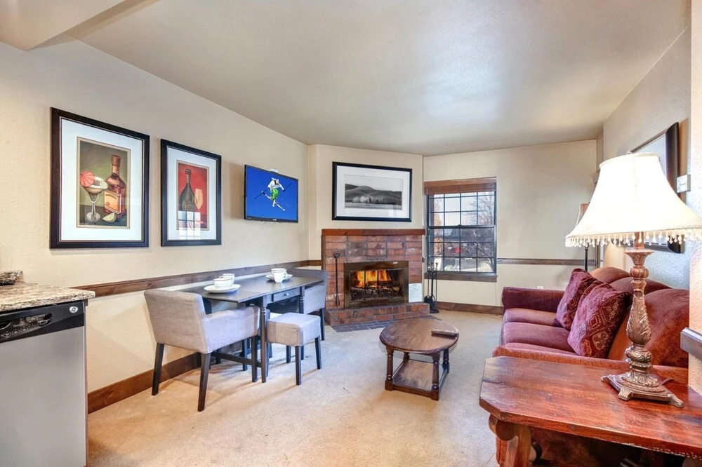 K B M Resorts- Cbi-205 Upgraded 1bd, Wood Fireplace, Full Kitchen, Wifi, Walk to Slopes!