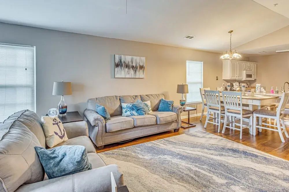 River Oaks Fairways Three-bedroom Apartment 10-B