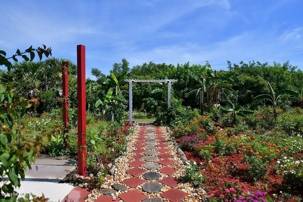 Castle by the Sea, 7 Bedroom, Ocean View, Putting Green, Tiki Bar, Sleeps 17