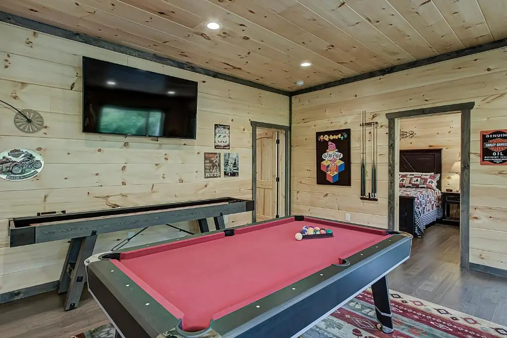 Luxury Brand New Cabin 5b 5.5ba with Arcade, Theater