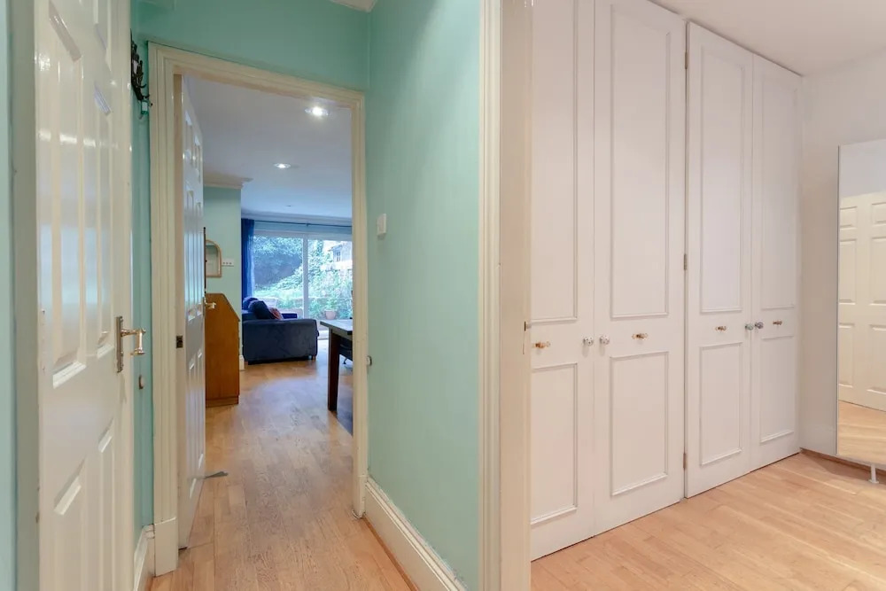 2 Bedroom Apartment With Garden in Chelsea