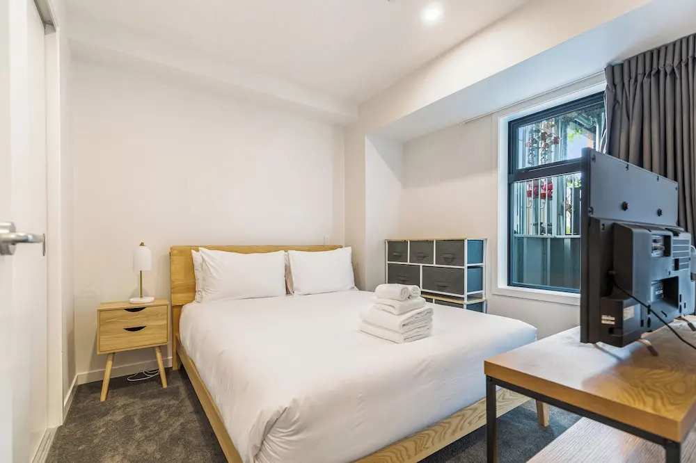 Relaxing Apt. Steps from Eden Park | Zodiak Stays