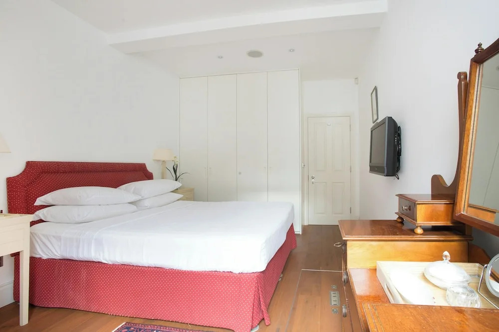 Courtfield Road II by Onefinestay
