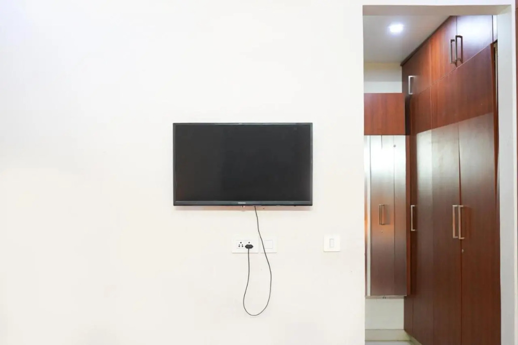 Lime Tree Luxurious 3BHK Serviced Apartment Near Medanta