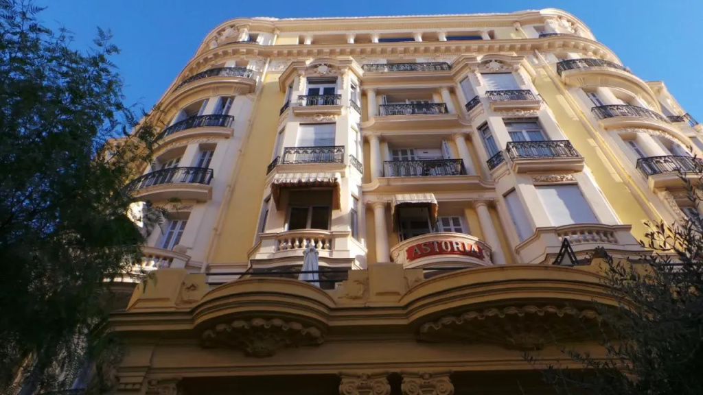 2 Pieces, Centre Ville, 50 Metres Plages Et Mer.