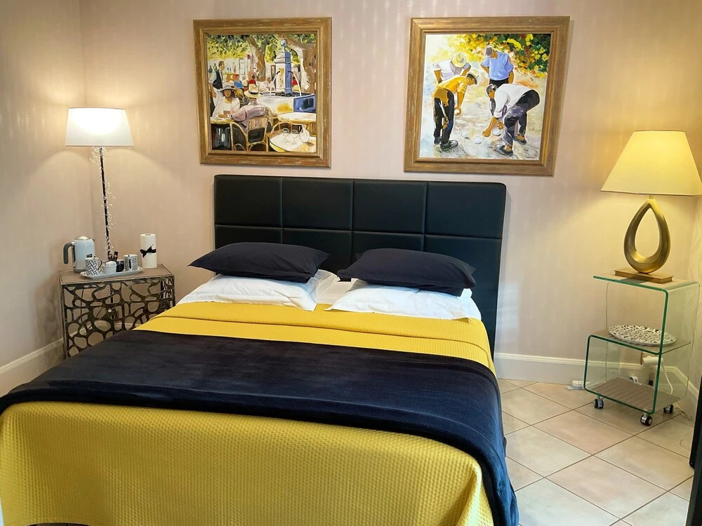 Villa l'Olivier, Chambre d'Hôtes Les Volets Bleus