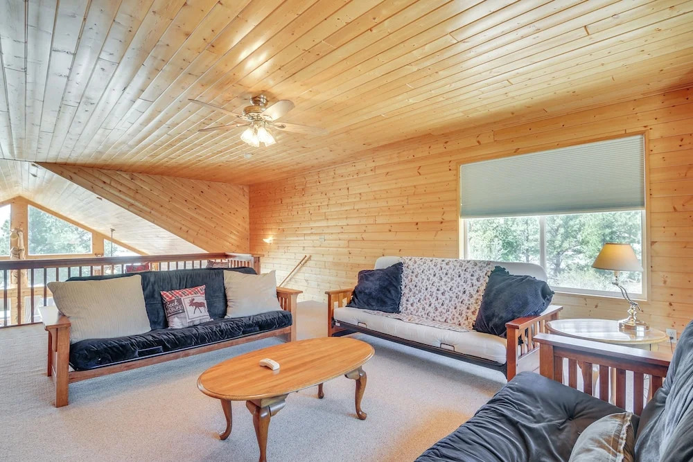 Pet-friendly Cabin < 1 Mi to Panguitch Lake!