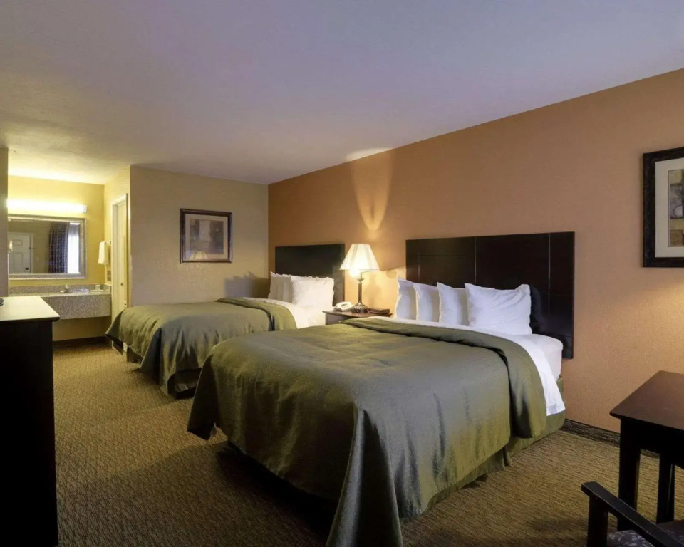 Quality Inn Russellville I-40