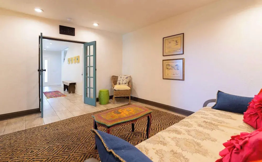 Willie's Hill Country Hideaway - Stay for 8 With Hot Tub & Fire Pit