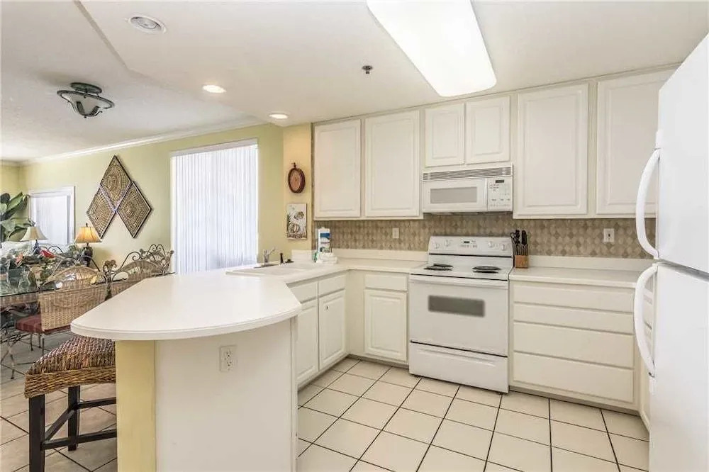 The Enclave 907 - 3 Br condo by RedAwning