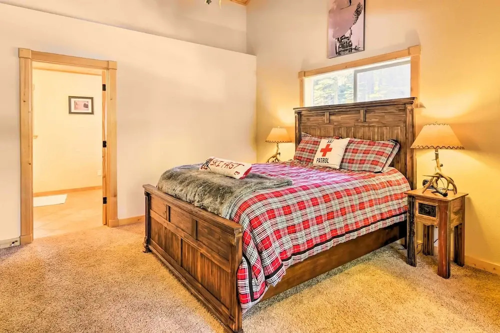 Lake Tahoe Cabin w/ Private Beach Access, Tahoma