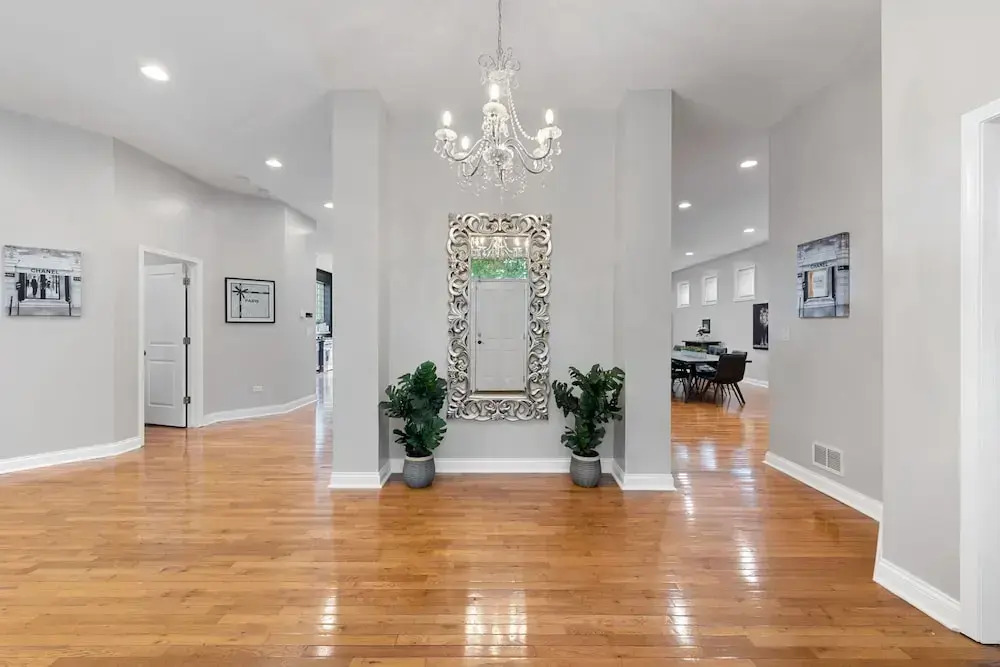 Spacious Luxury Retreat 8 Bed Oasis With 6 Baths