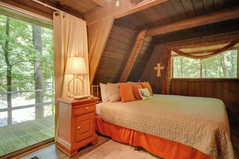 Snuggle Inn in the Heart of Chalet Village