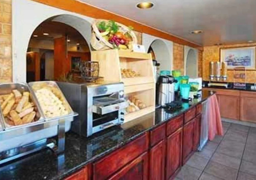 Rodeway Inn & Suites
