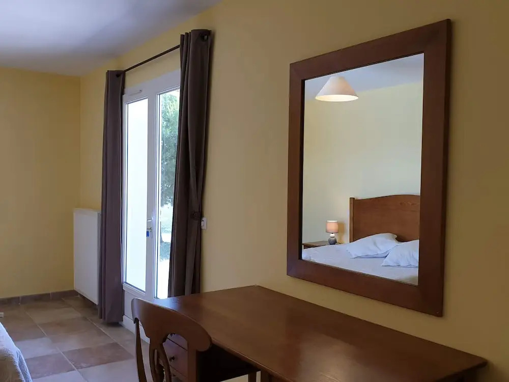 Spacious Villa Near Villemoustaussou With Pool