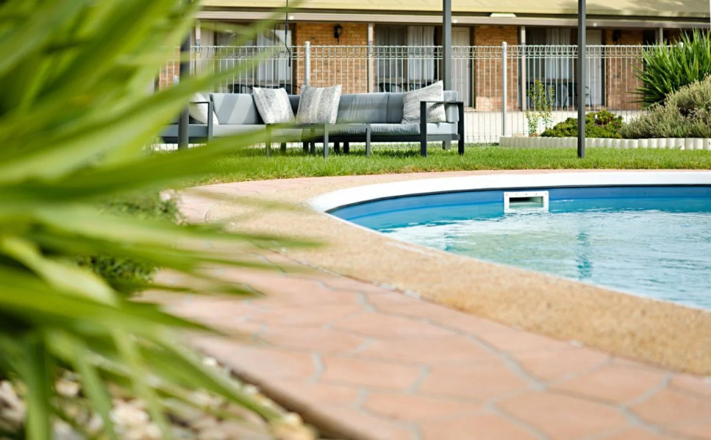 Statesman Motor Inn