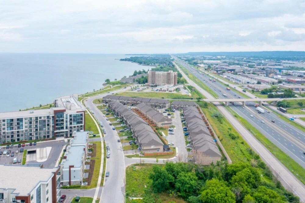 4BR 3BA Townhouse on Lake Ontario Free Parking Gym 3