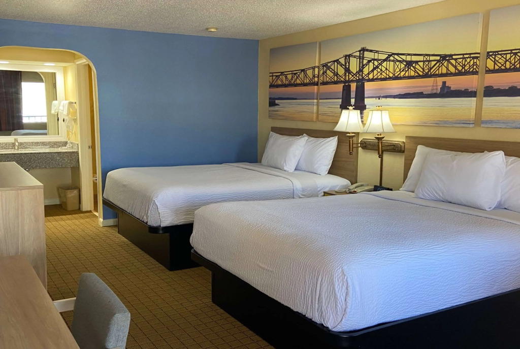 Days Inn by Wyndham Clinton