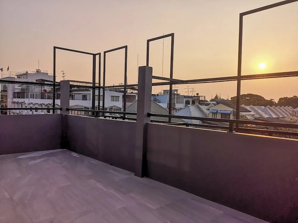 YAKTHAI POSHTEL