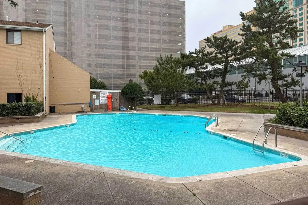 Walk to Casino: Condo w/ Balcony in Atlantic City!