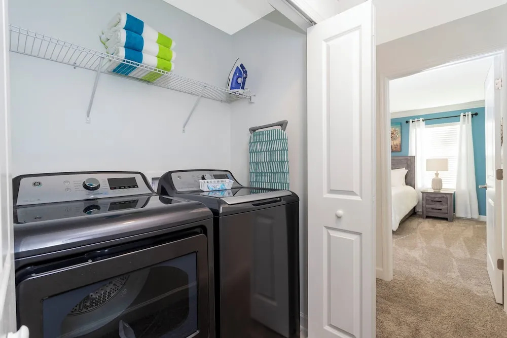 Splendid 4 Bd w/ Pool Close to Disney @ Champions Gate 1006