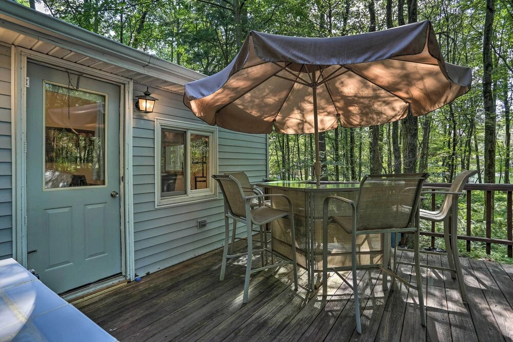 North Arrowhead Lake Cabin w/ Deck, Pets Welcome!