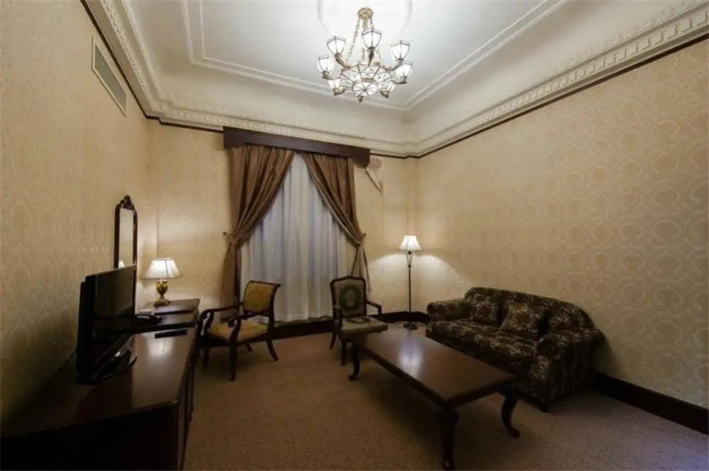 Tianjin First Hotel (Xiao Bai Lou Five Avenue Tourist Area)