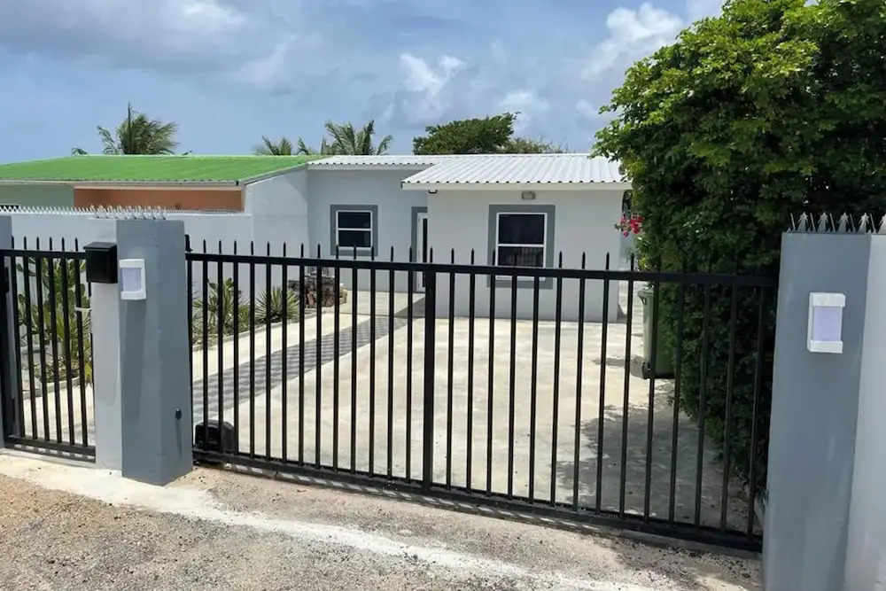 3 Bed Villa Sleeps 5 With Pets & Enclosed Garden