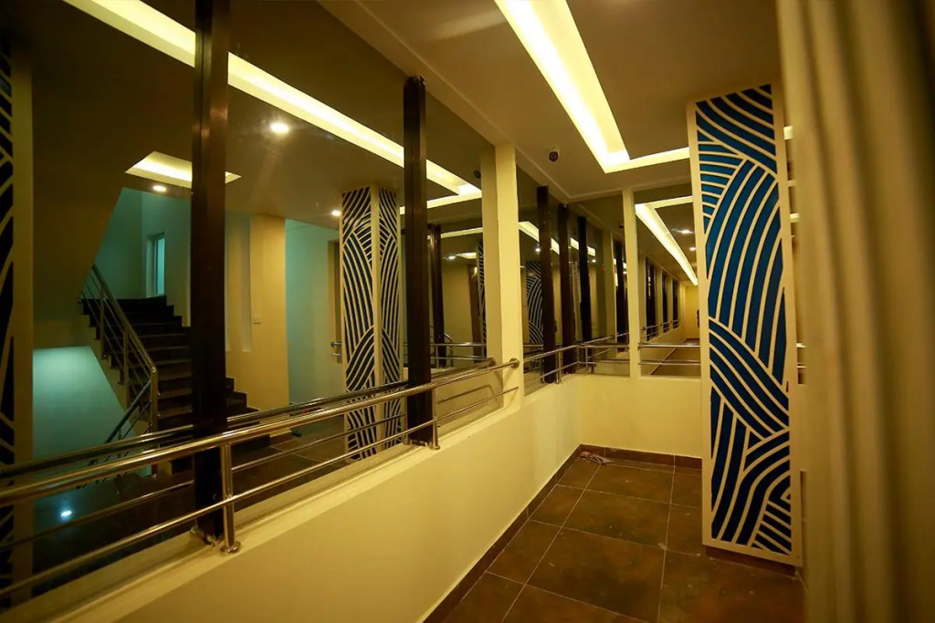 SAPPHIRE INN