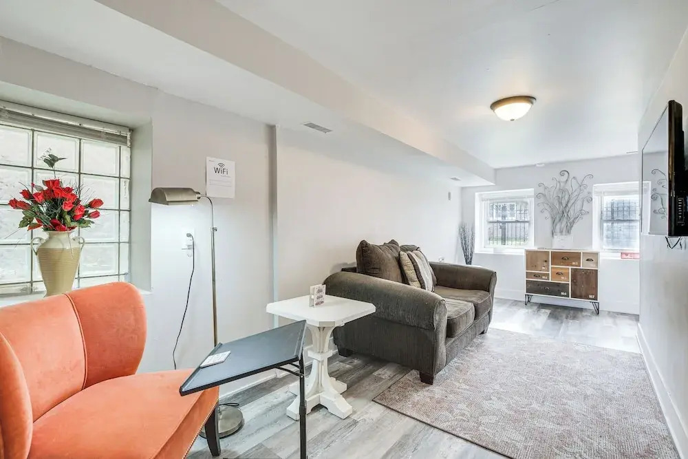 Dog-friendly Apt w/ Yard: 10 Mi to Downtown