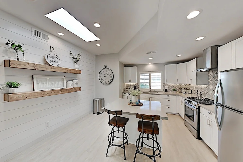 Newly Renovated 2020! 3 Bedroom Condo