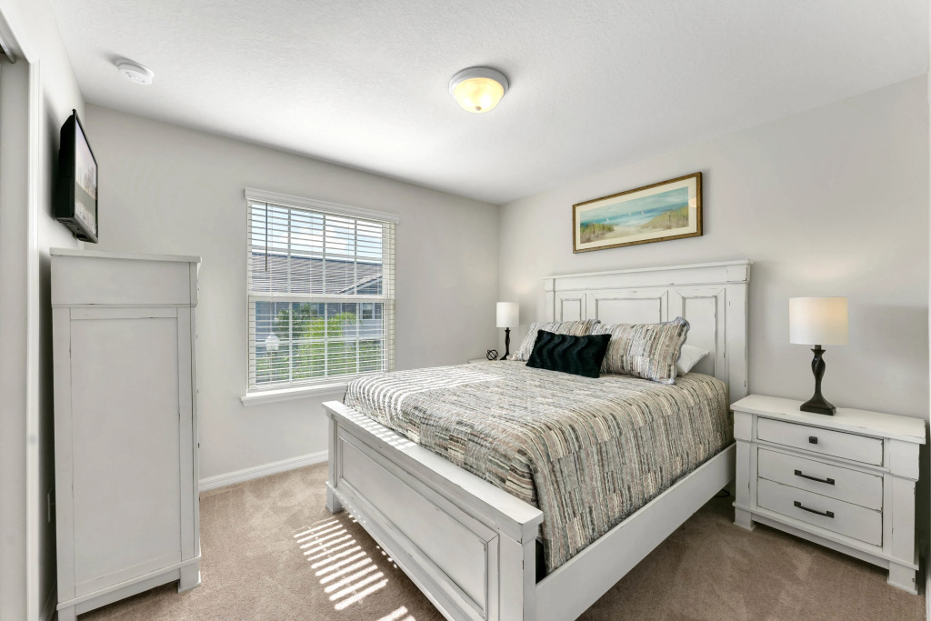 5 Bedrooms 4 Bathrooms Solterra 7436 Ol