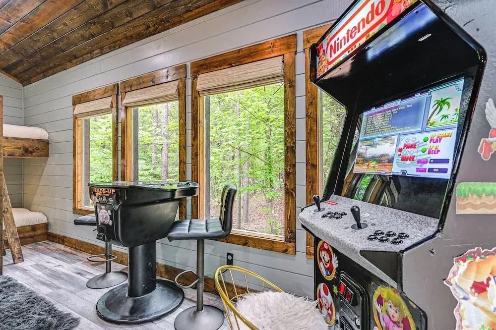 Luxe Broken Bow Vacation Rental: Hot Tub & Pets OK
