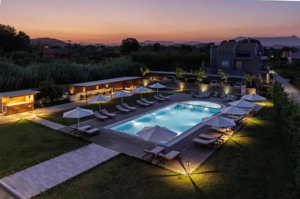 V Luxury Suites