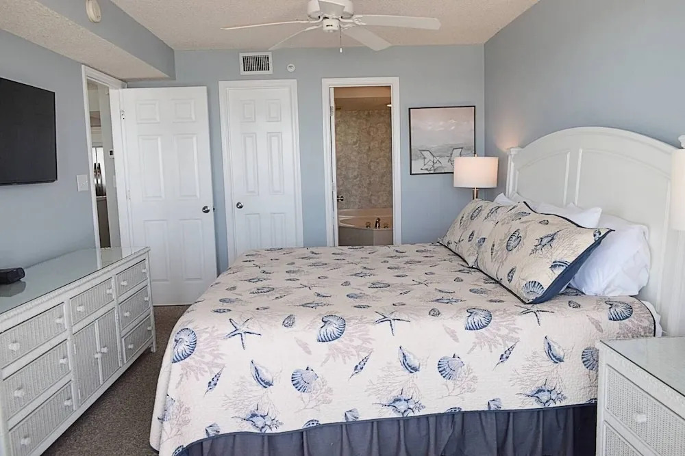 Emerald Cove Ii 4b 3 Bedroom Condo by RedAwning, North Myrtle Beach
