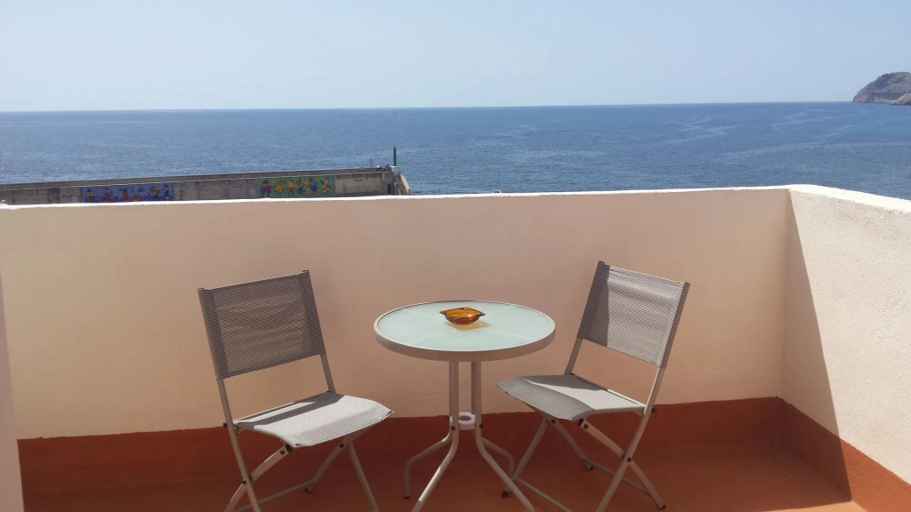 Hostal Port Corona