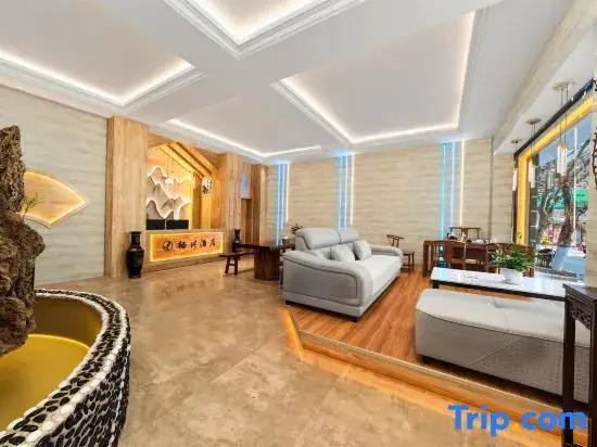 Pinecrest Intelligent Hotel