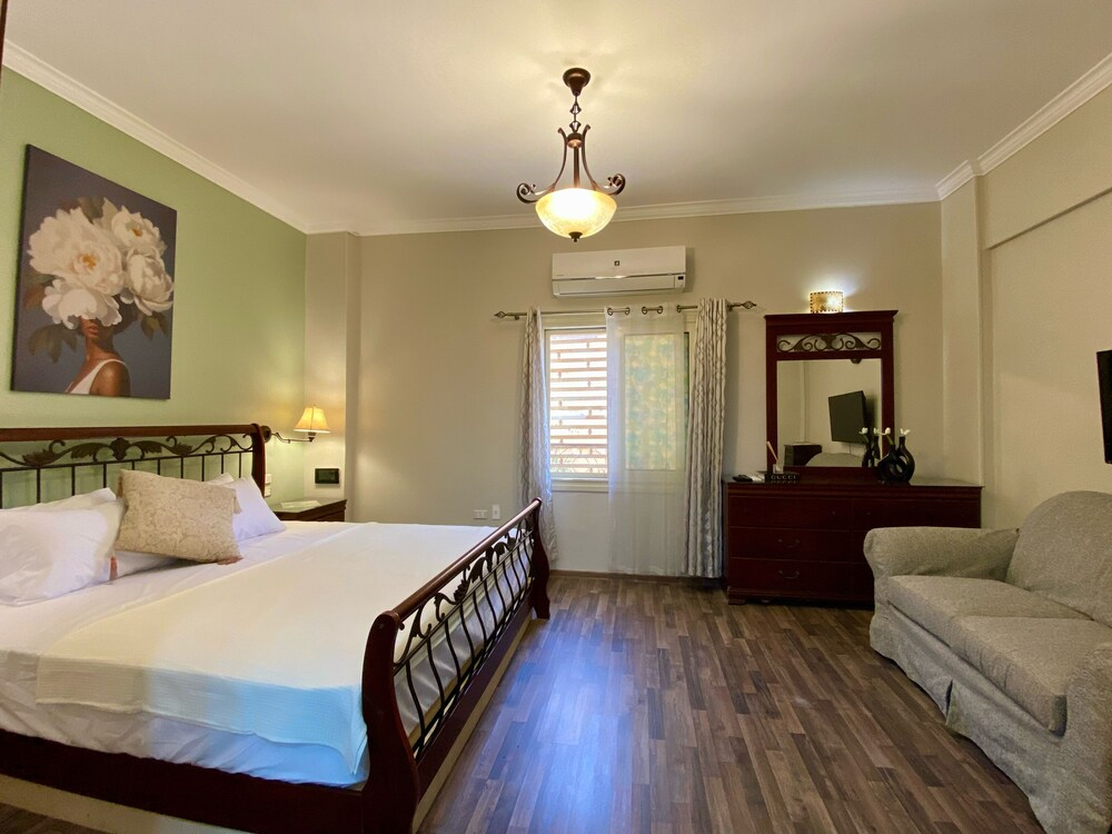 Luxurious Villa Serene Garden New Cairo