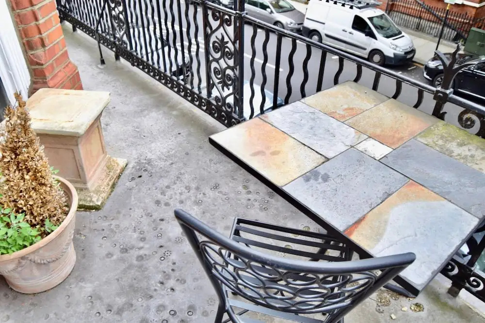 Elegant 2 Bedroom Chelsea Flat With Roof Terrace