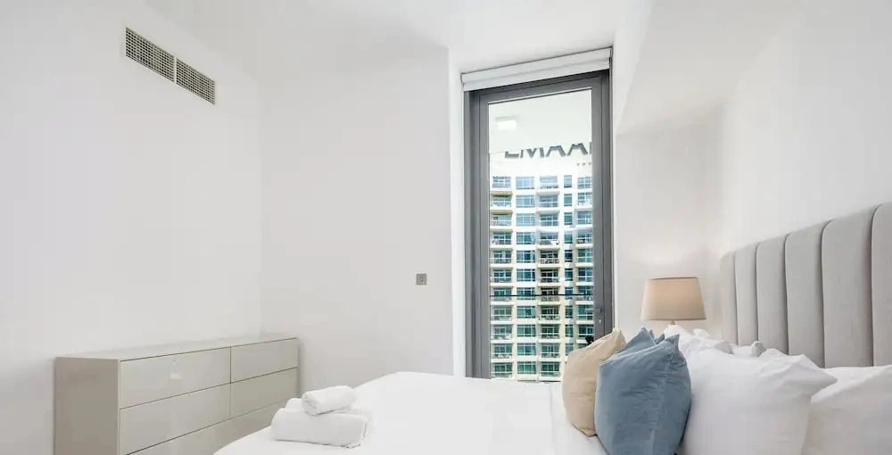 LUX Contemporary Suite Marina View 5